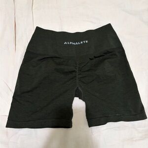 Alphalete Amplify Short 4.5” in Evergreen